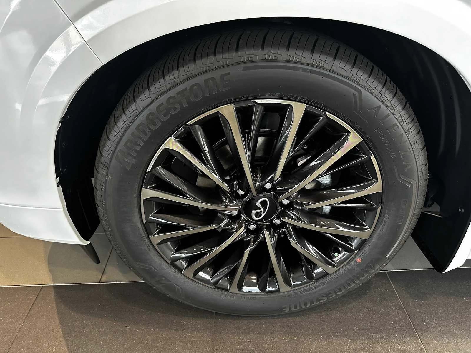 New 2027 Radiant White/Black Obsidian INFINITI AUTOGRAPH image 6