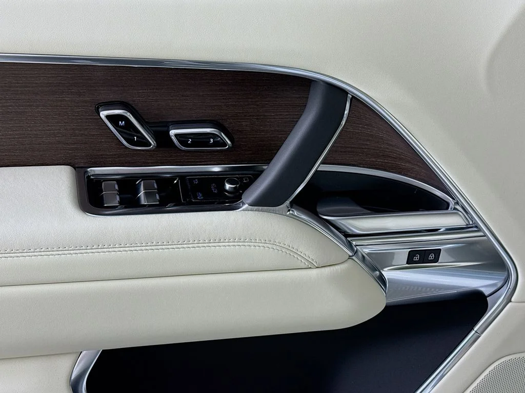 New 2026 Fuji White Land Rover SE image 19