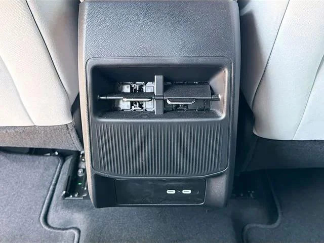 New 2026 Diamond Black Crystal Pearlcoat Jeep Laredo image 27