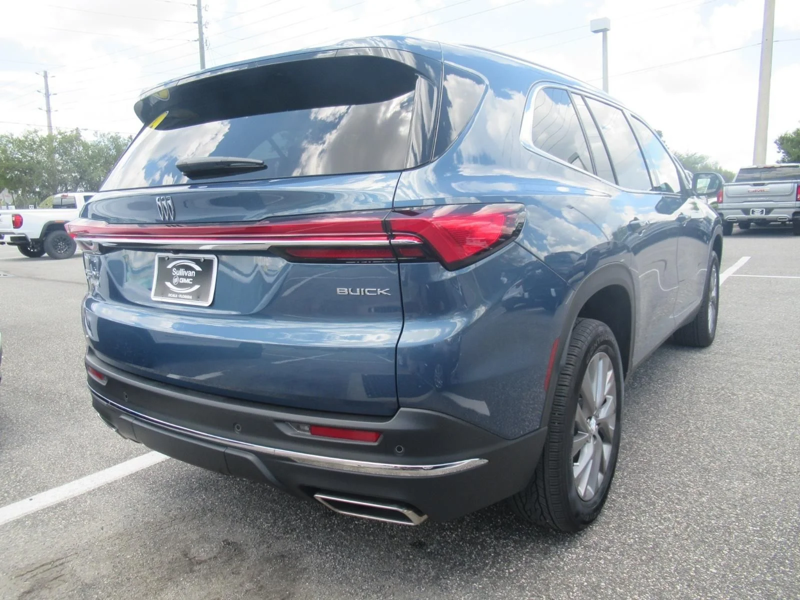 Used 2025 Blue Buick Preferred image 7