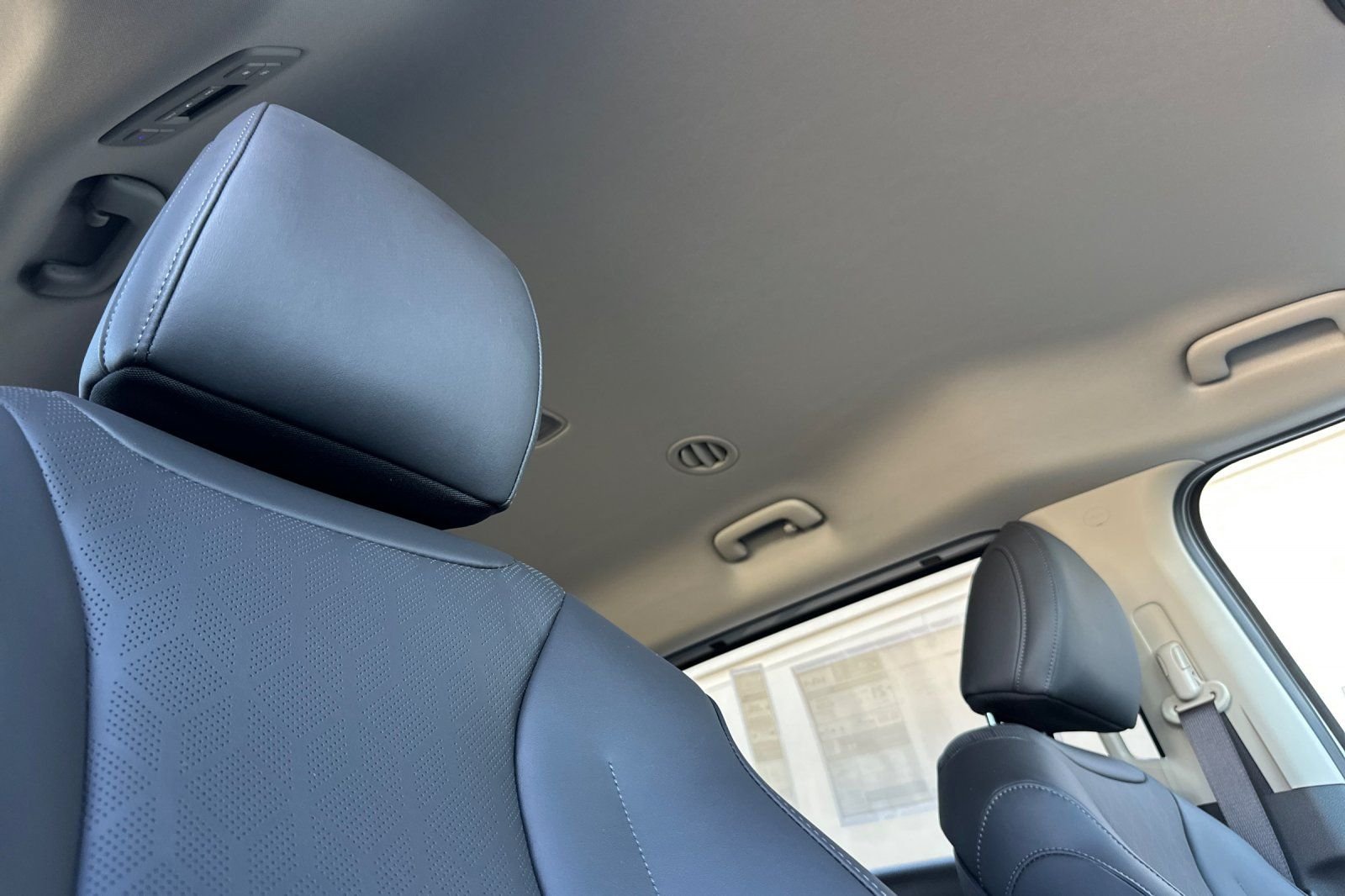 New 2026 White Kia LXS image 18