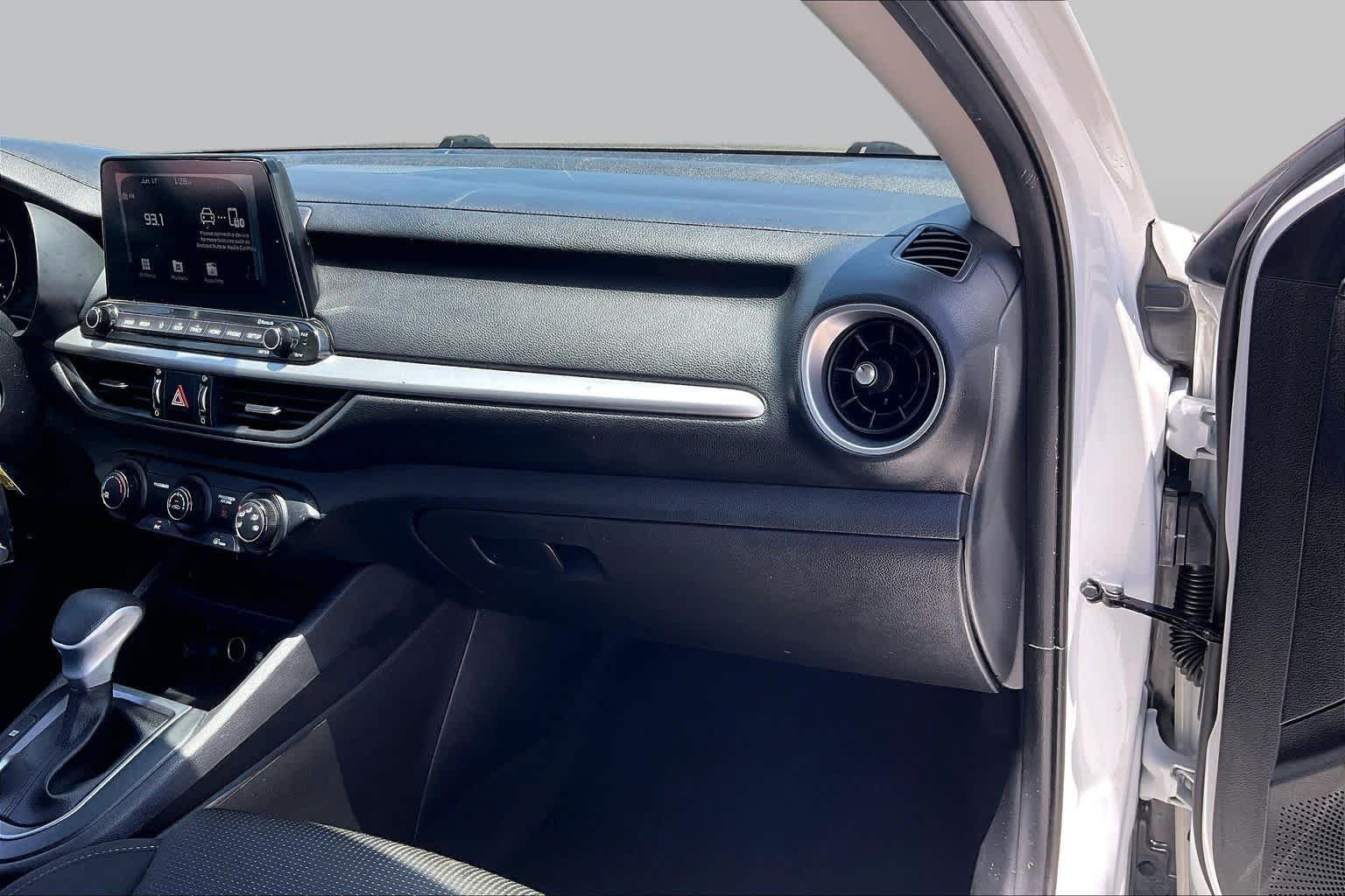 Used 2021 Clear White Kia LXS image 18