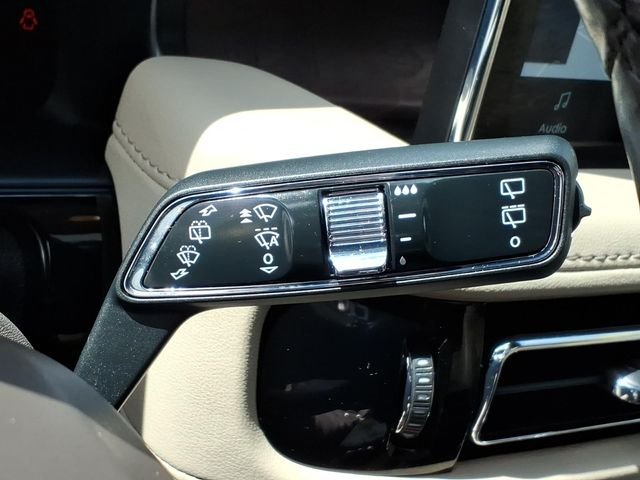 Used 2023 Radiance Metallic Lincoln Reserve image 30