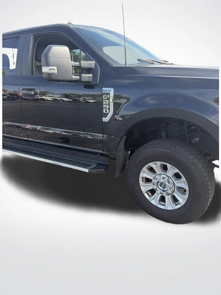 Used 2022 Black Metallic Ford XL image 10