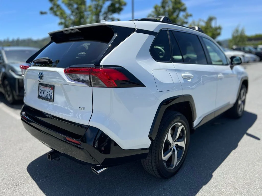 Used 2022 White Toyota SE image 3