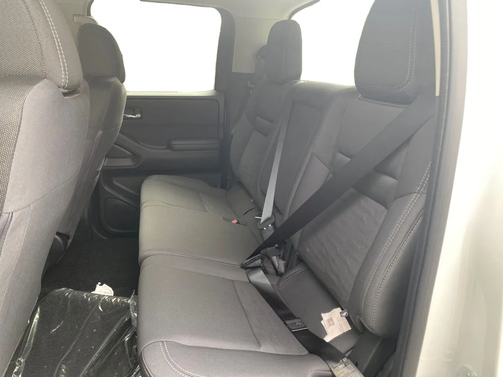 Certified Used 2023 Glacier White Nissan  image 14