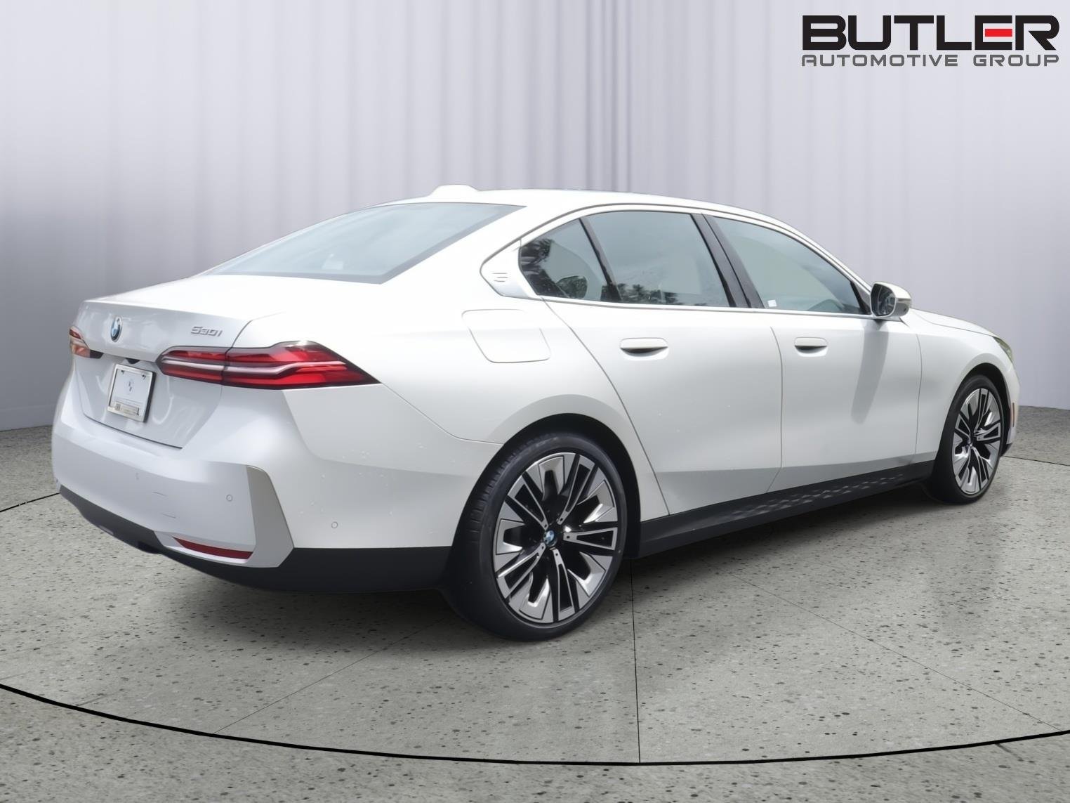 Used 2026 Alpine White BMW 530i image 8