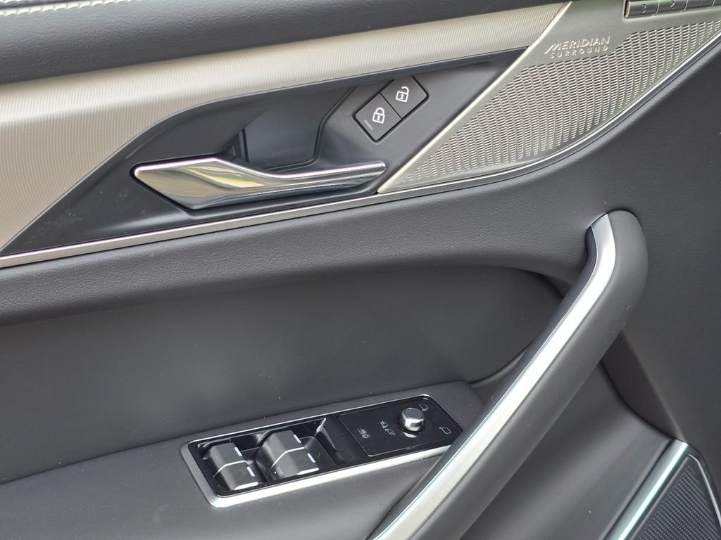 2026 Jaguar F-Pace R-Dynamic S - Photo 39