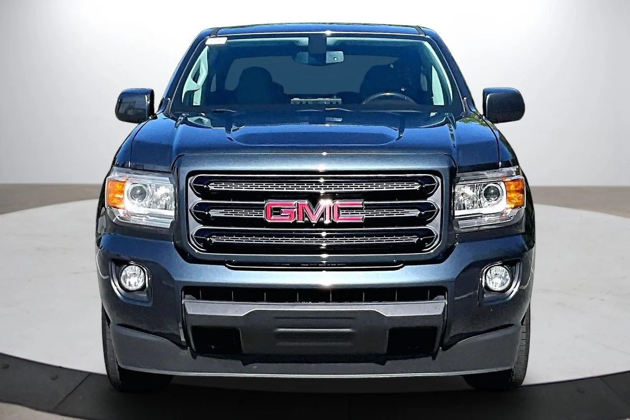 Used 2020 Blue GMC SLE1 image 3