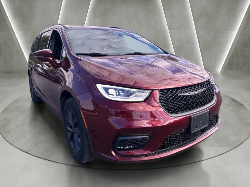 Used 2022 Red Chrysler Touring L image 1