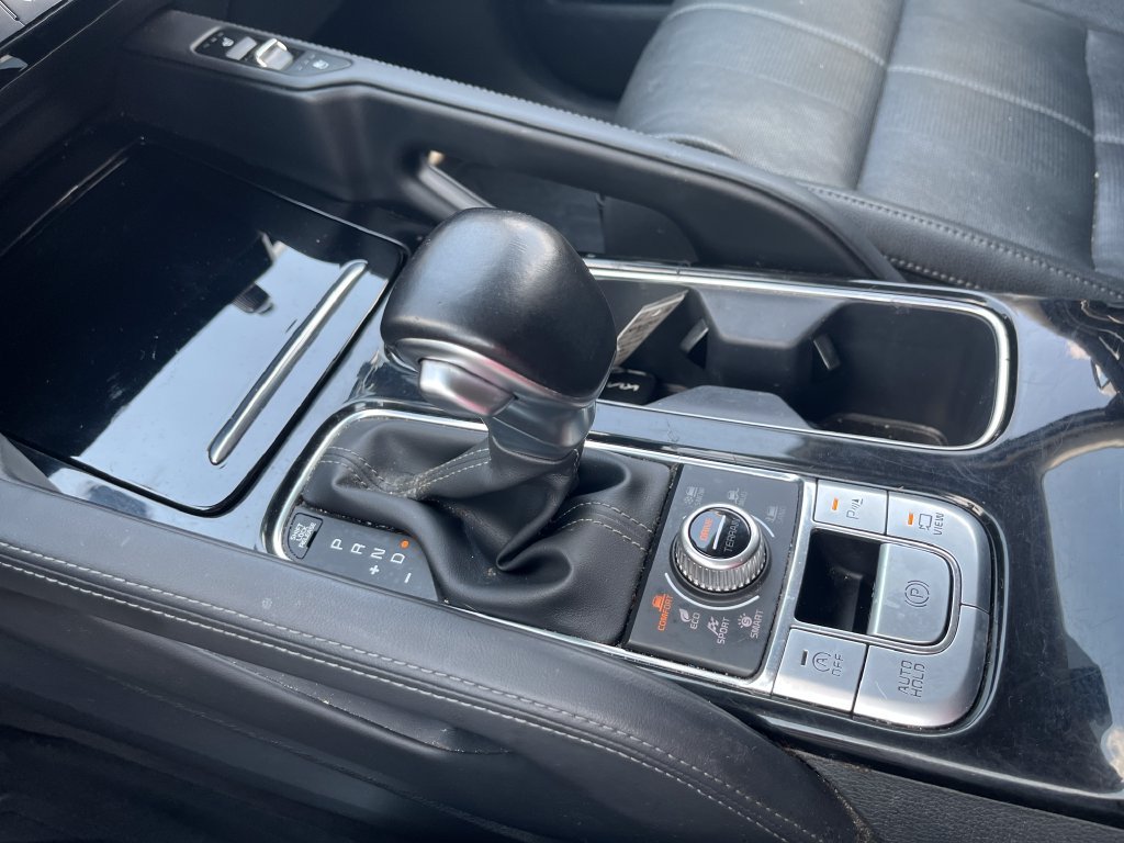 Used 2022 White Kia SX image 21