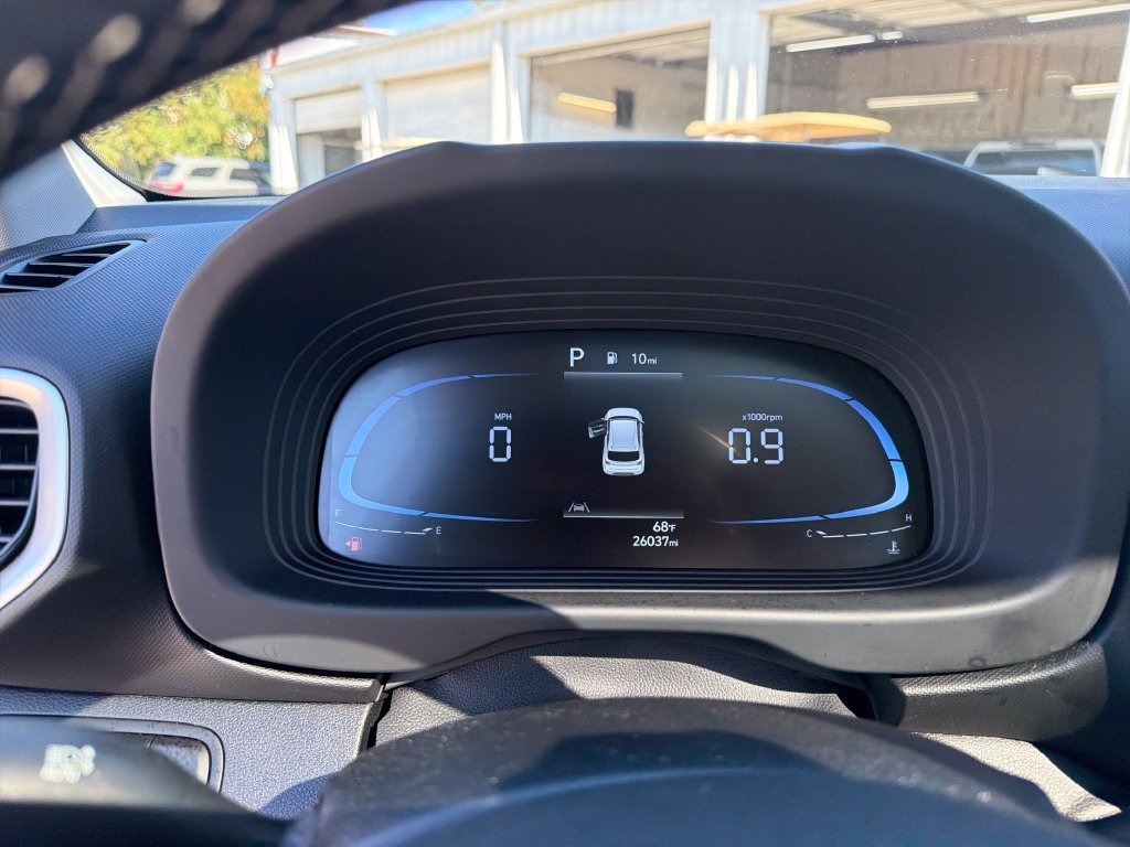 Used 2025 Silver Hyundai SEL image 19