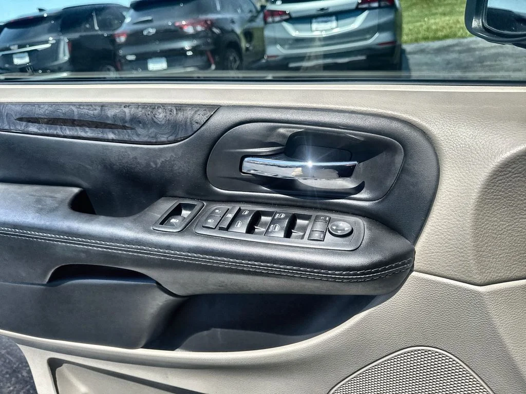 Used 2018 White Dodge SE image 13