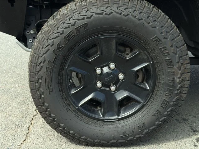 Used 2020 Black Jeep Mojave image 17