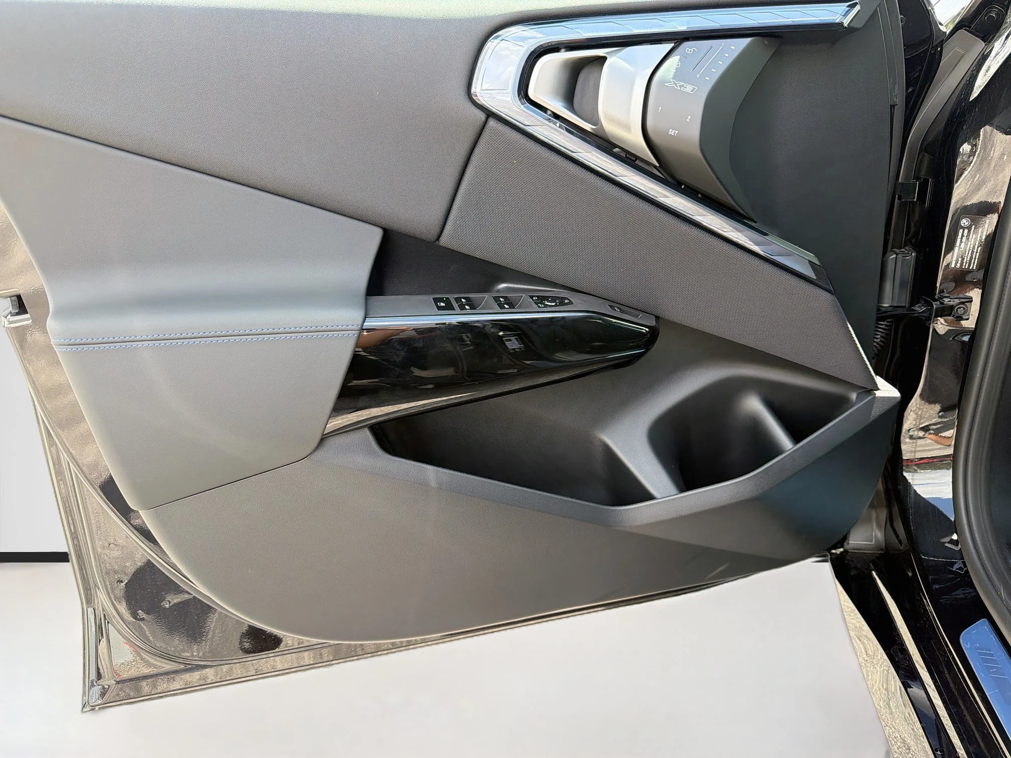 New 2026 Black Sapphire Metallic BMW M50 xDrive image 22
