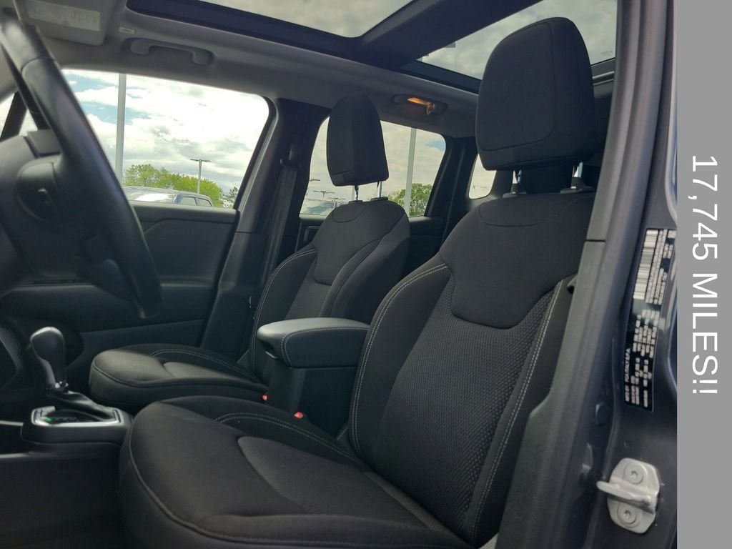 Used 2023 Gray Jeep Latitude image 19