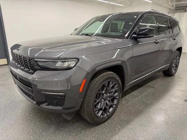 Used 2023 Gray Jeep Summit image 5