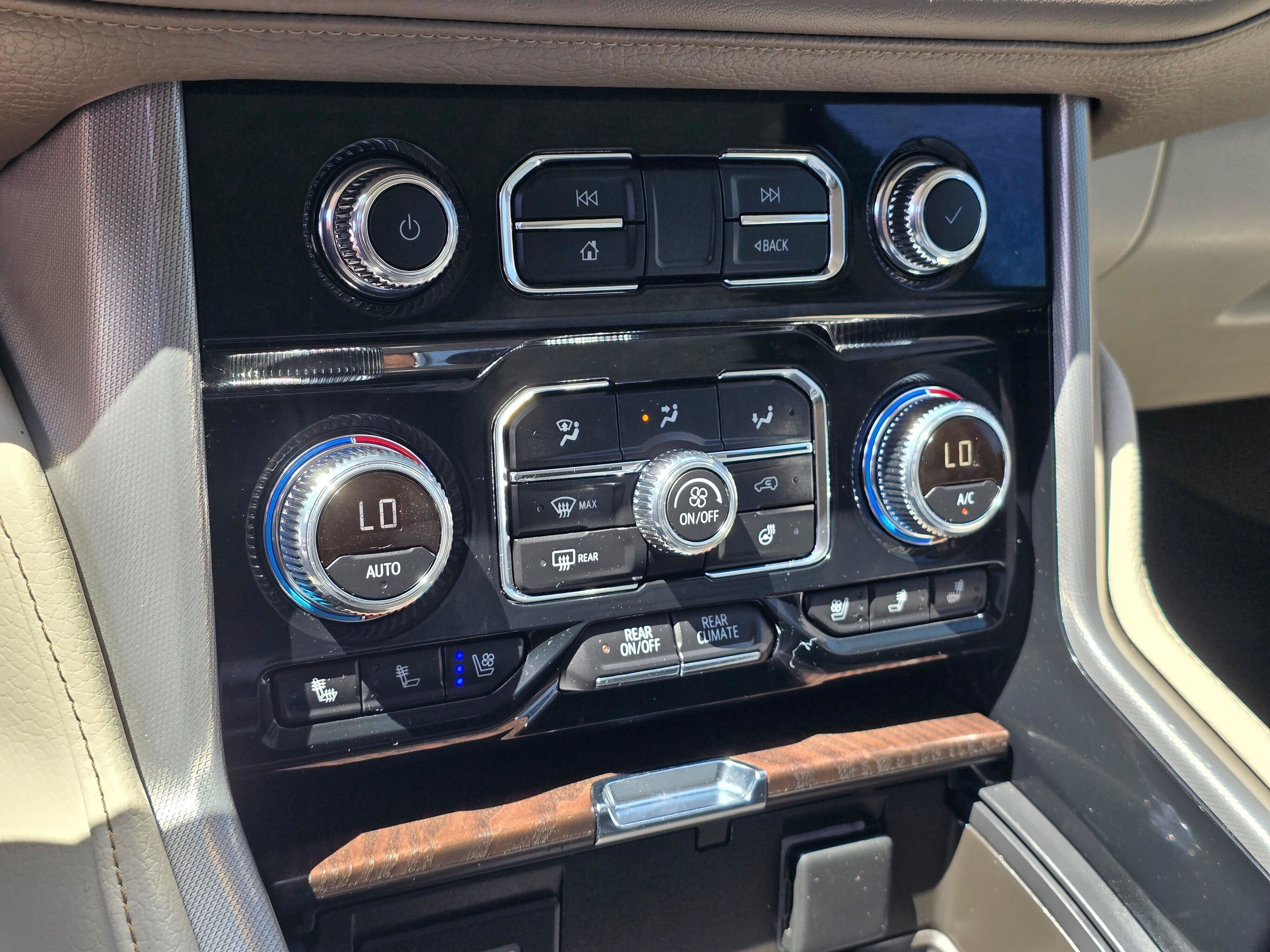 Used 2024 White Frost Tricoat GMC Denali image 22