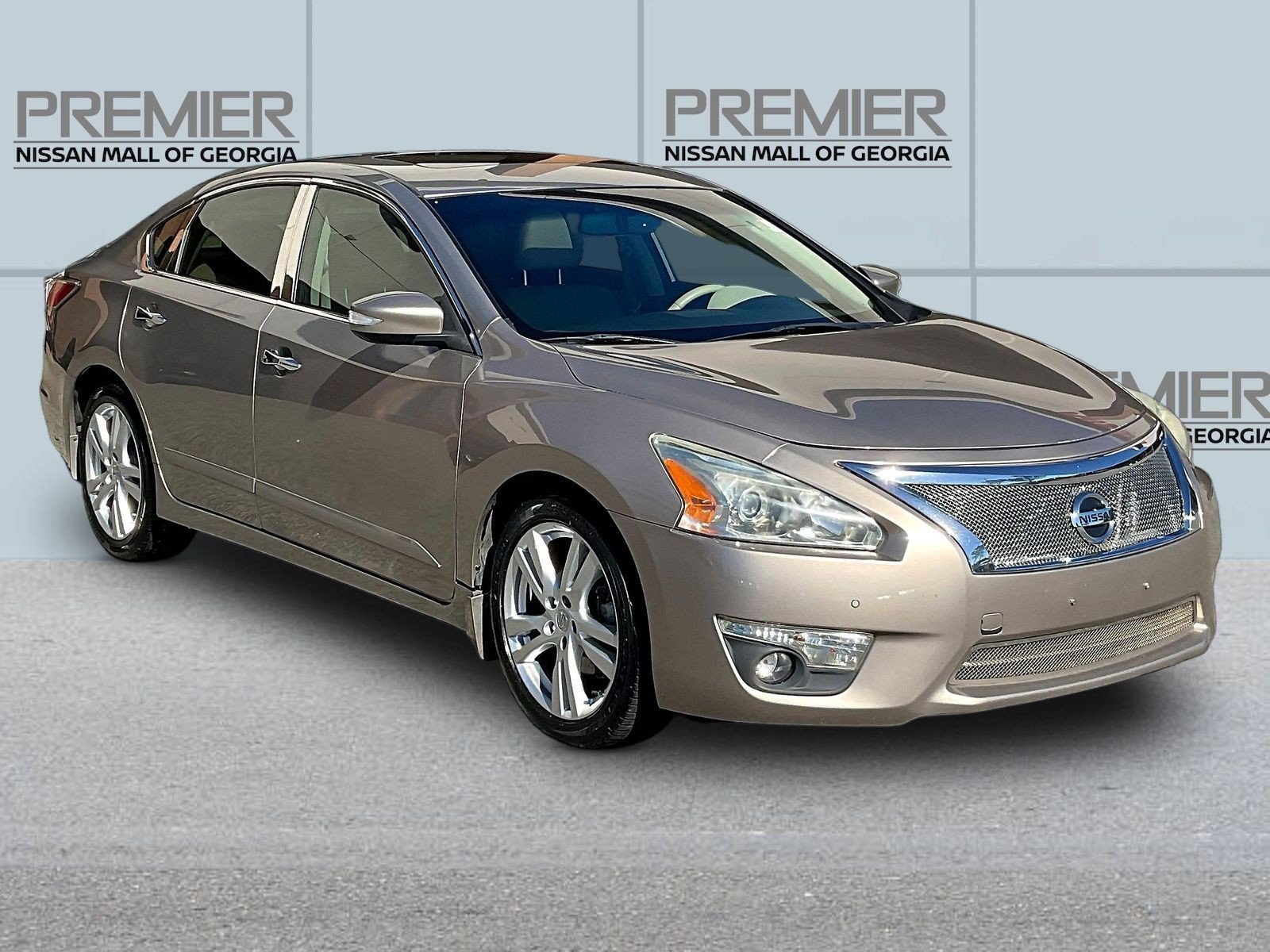 Used 2015 Beige Nissan 3.5 SL image 3