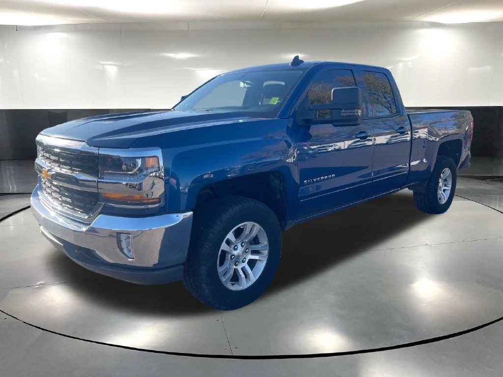 Used 2017 Blue Chevrolet LT image 3