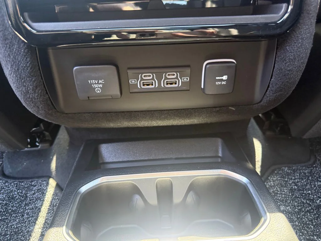New 2026 Bright White Clear-Coat Exterior Paint Jeep  image 40