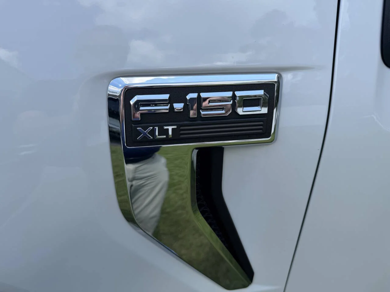 Used 2023 White Ford XLT 4x4 4dr SuperCrew 5.5 ft. SB image 16
