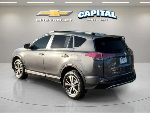Used 2018 Gray Toyota XLE image 3