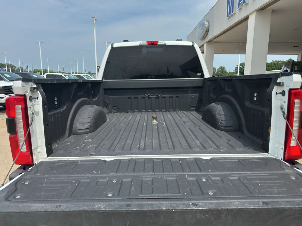 Used 2025 Oxford White Ford LARIAT image 4