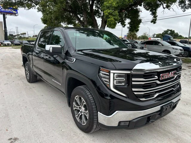 Used 2025 Onyx Black GMC SLT image 1