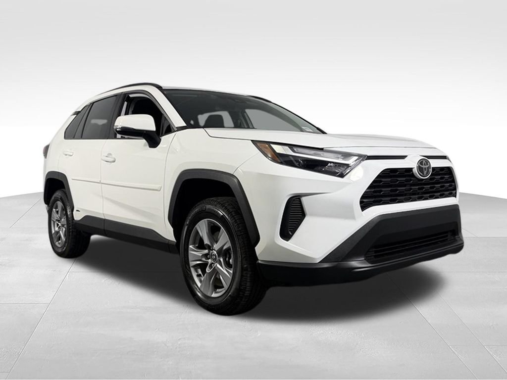 Used 2025 Ice Toyota XLE image 3