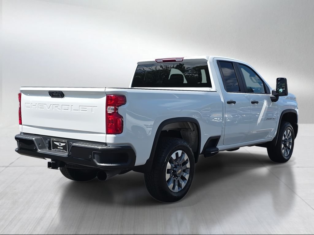 Used 2025 Summit White Chevrolet Custom image 3
