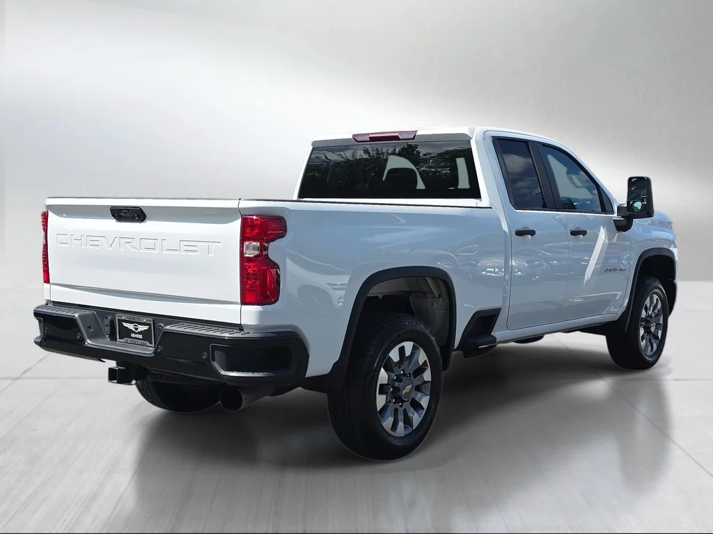 Used 2025 Summit White Chevrolet Custom image 3