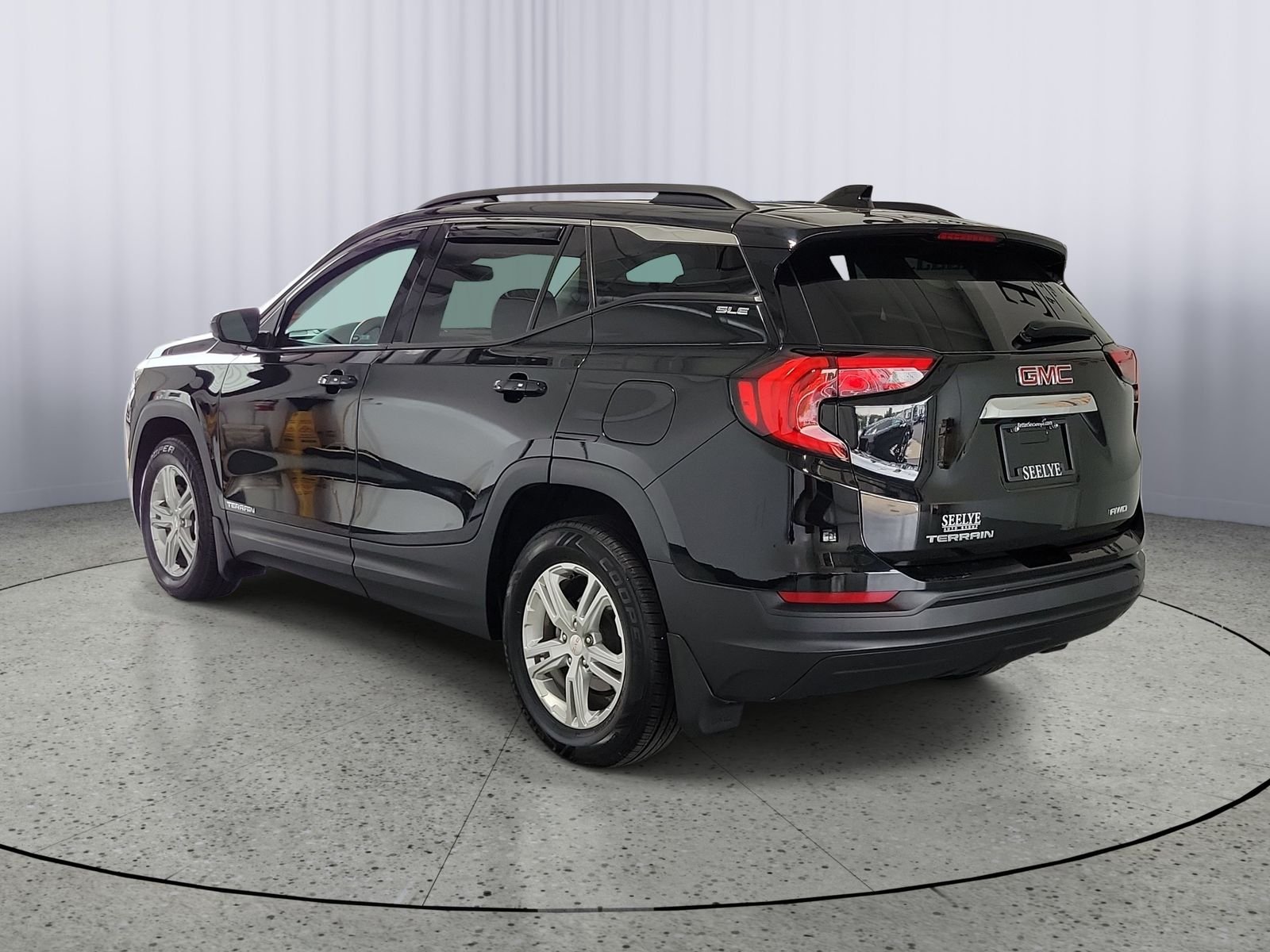 Used 2020 Black GMC SLE image 3