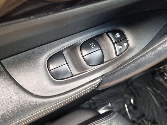 Certified Used 2022 White Nissan SL image 10