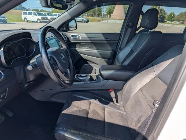 Used 2020 White Jeep Altitude image 9