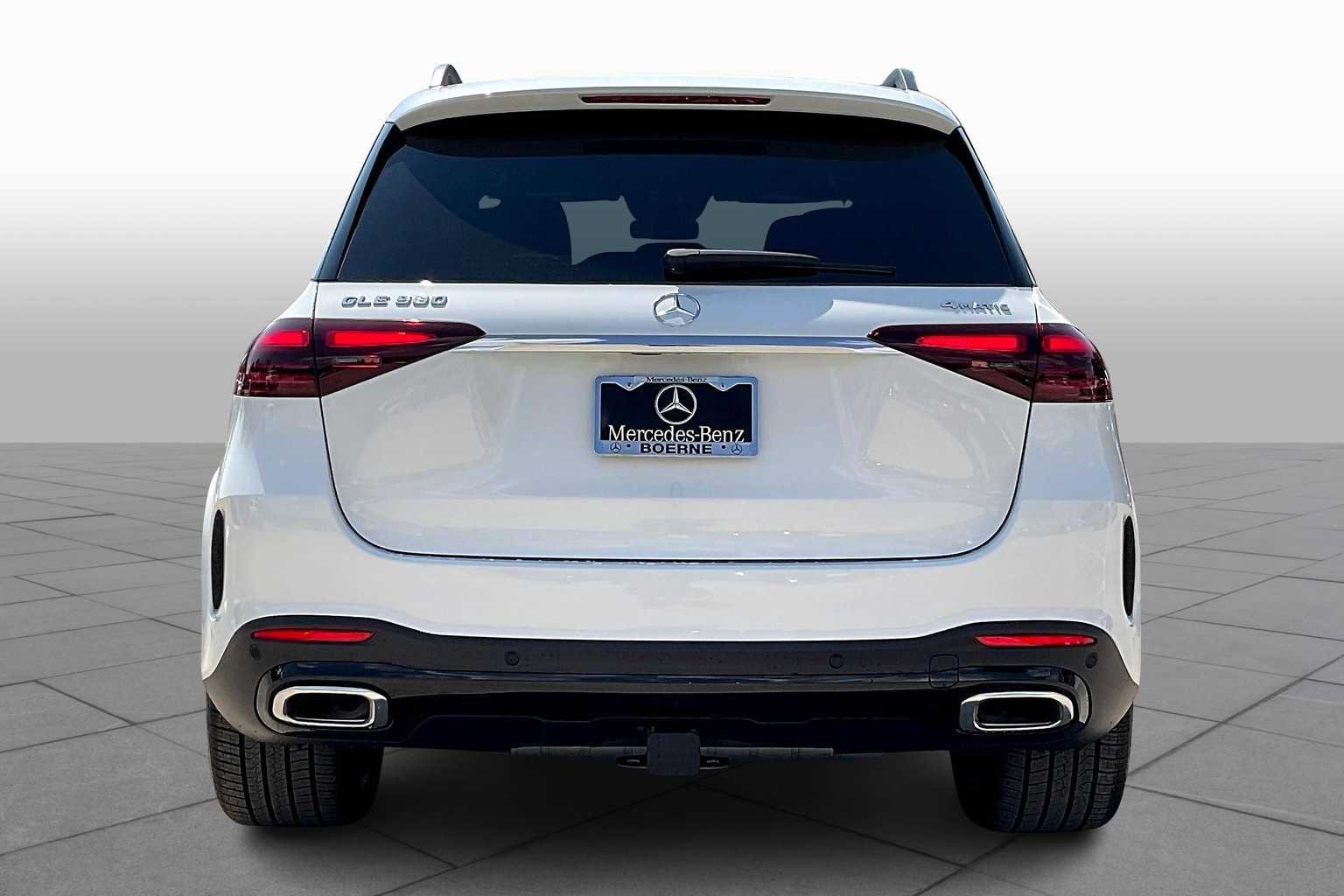 New 2026 MANUFAKTUR Moonlight White Metallic Mercedes-Benz GLE 580 image 4