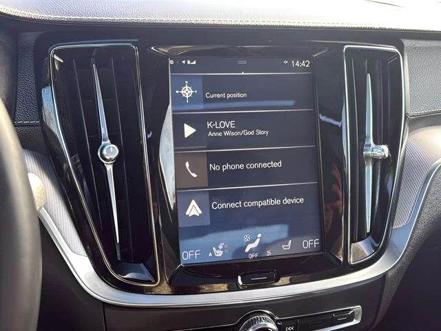 Used 2020 Gray Volvo T5 R-Design image 19