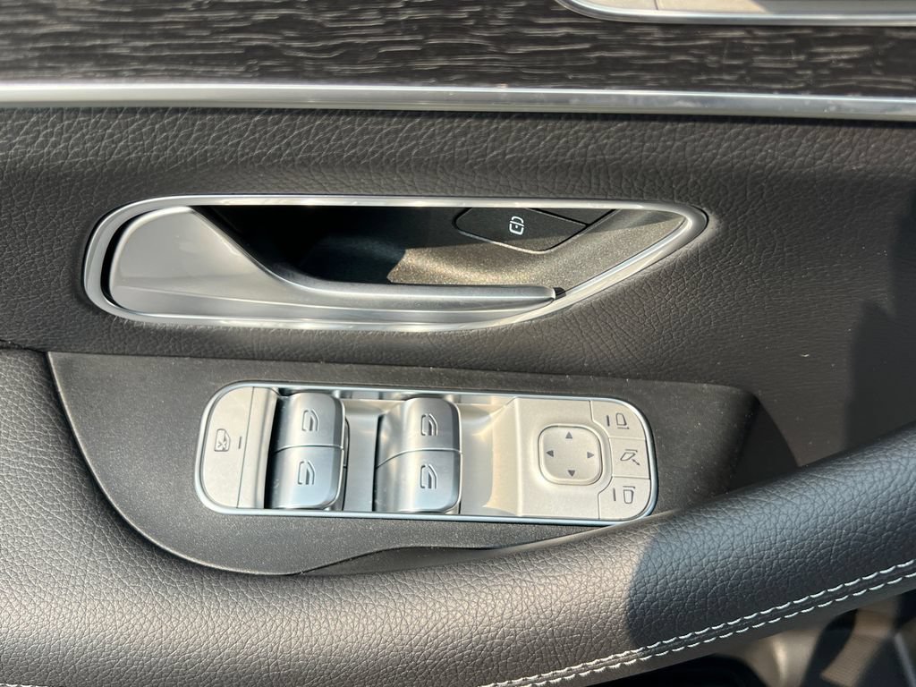 New 2026 MANUFAKTUR Moonlight White Metallic Mercedes-Benz GLS 450 image 49