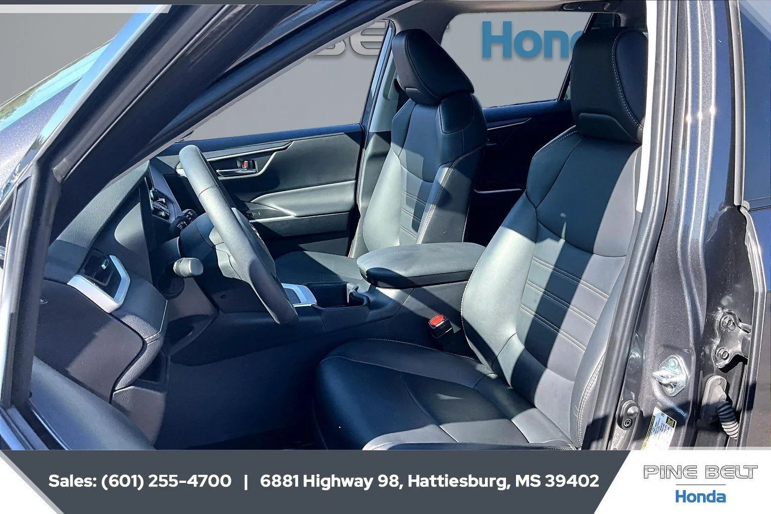 Used 2024 Magnetic Gray Metallic toyota XLE Premium image 18