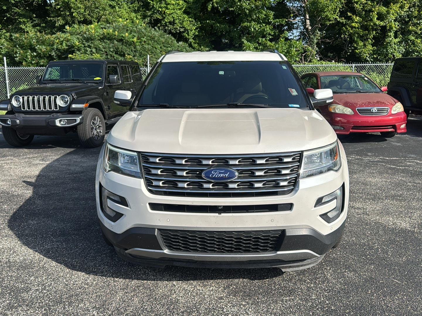 Used 2017 White Platinum Metallic Tri-Coat Ford Limited image 8