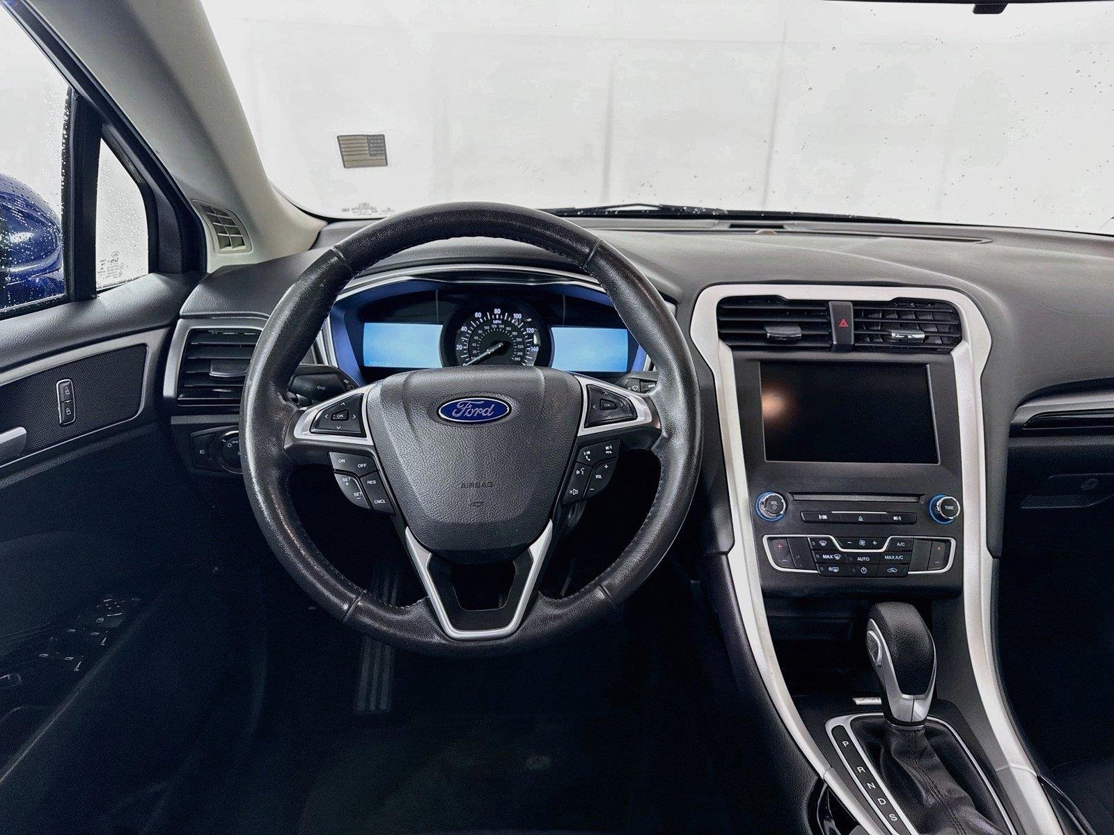 Used 2016 Deep Impact Blue Ford SE image 30