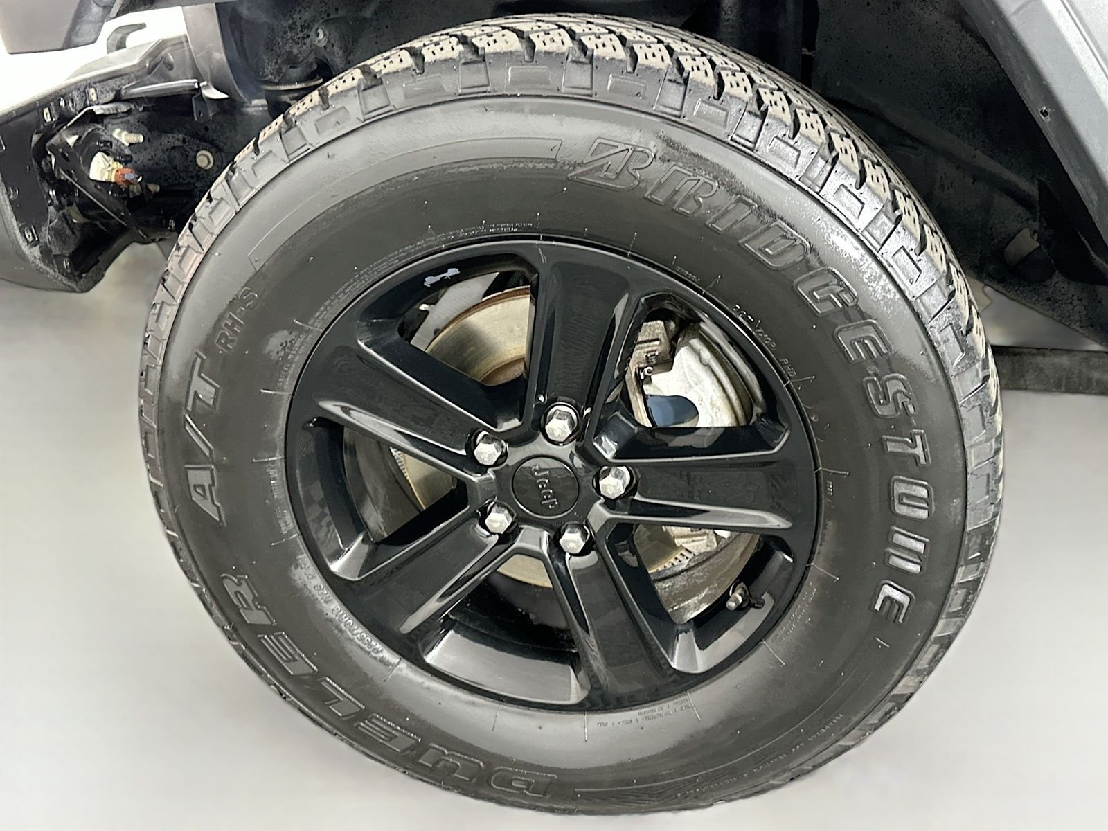 Used 2020 Billet Silver Metallic Clearcoat Jeep Unlimited Sport S image 29