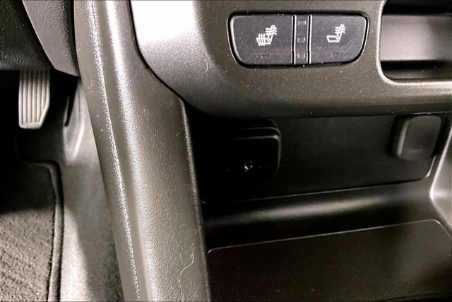Used 2022 White GMC AT4 w/Leather image 16