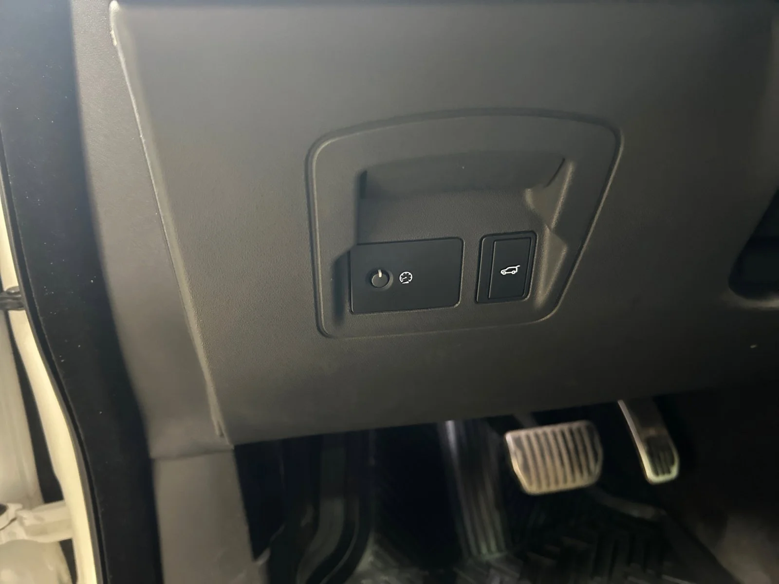 Used 2021 WHITE Land Rover R-DYNAMIC S image 16
