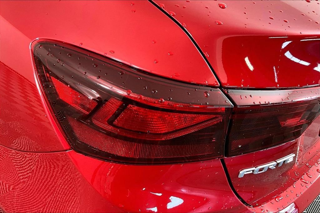 Used 2024 Red Kia LXS image 22
