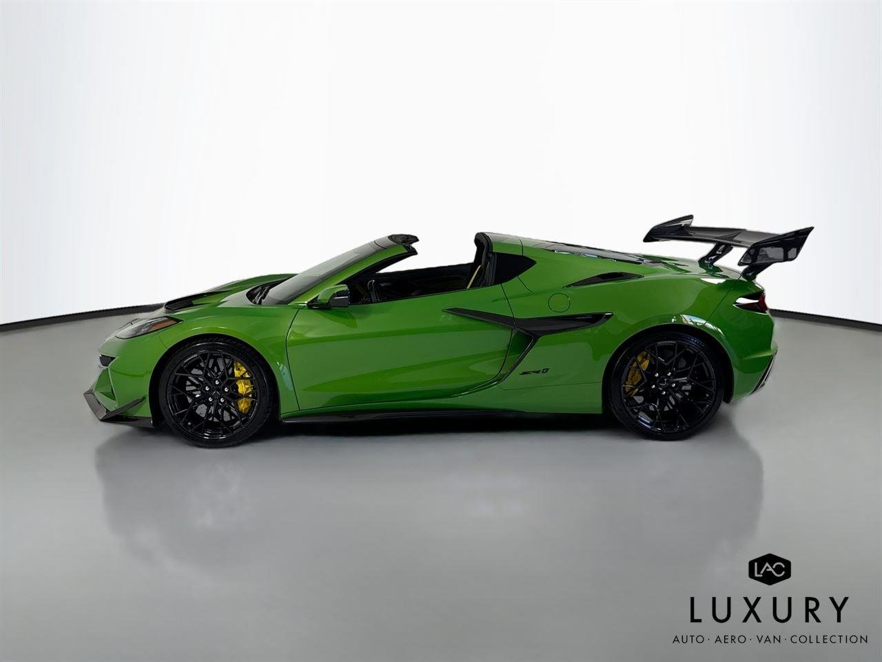 Used 2026 Roswell Green Metallic Chevrolet ZR1 | Carbon Fiber Aero Pkg | Front Lift | Carbon Flash Wheels image 9