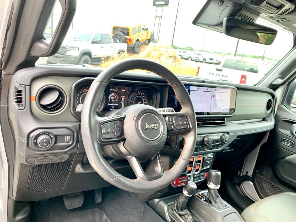 Used 2024 Silver Jeep Mojave image 14
