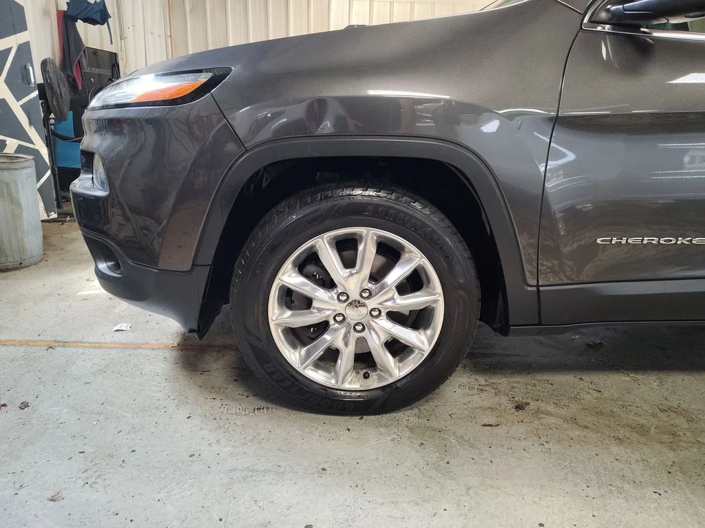 Used 2015 Gray Jeep Limited image 11