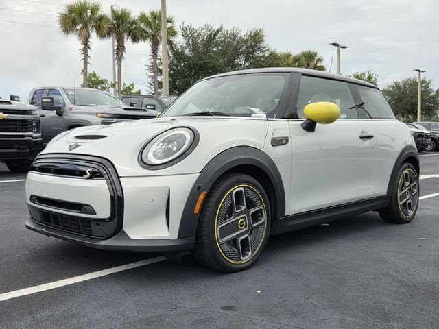 Used 2022 MINI Hardtop 2 Door SE with VIN WMW13DJ02N2P66077 for sale in Clermont, FL
