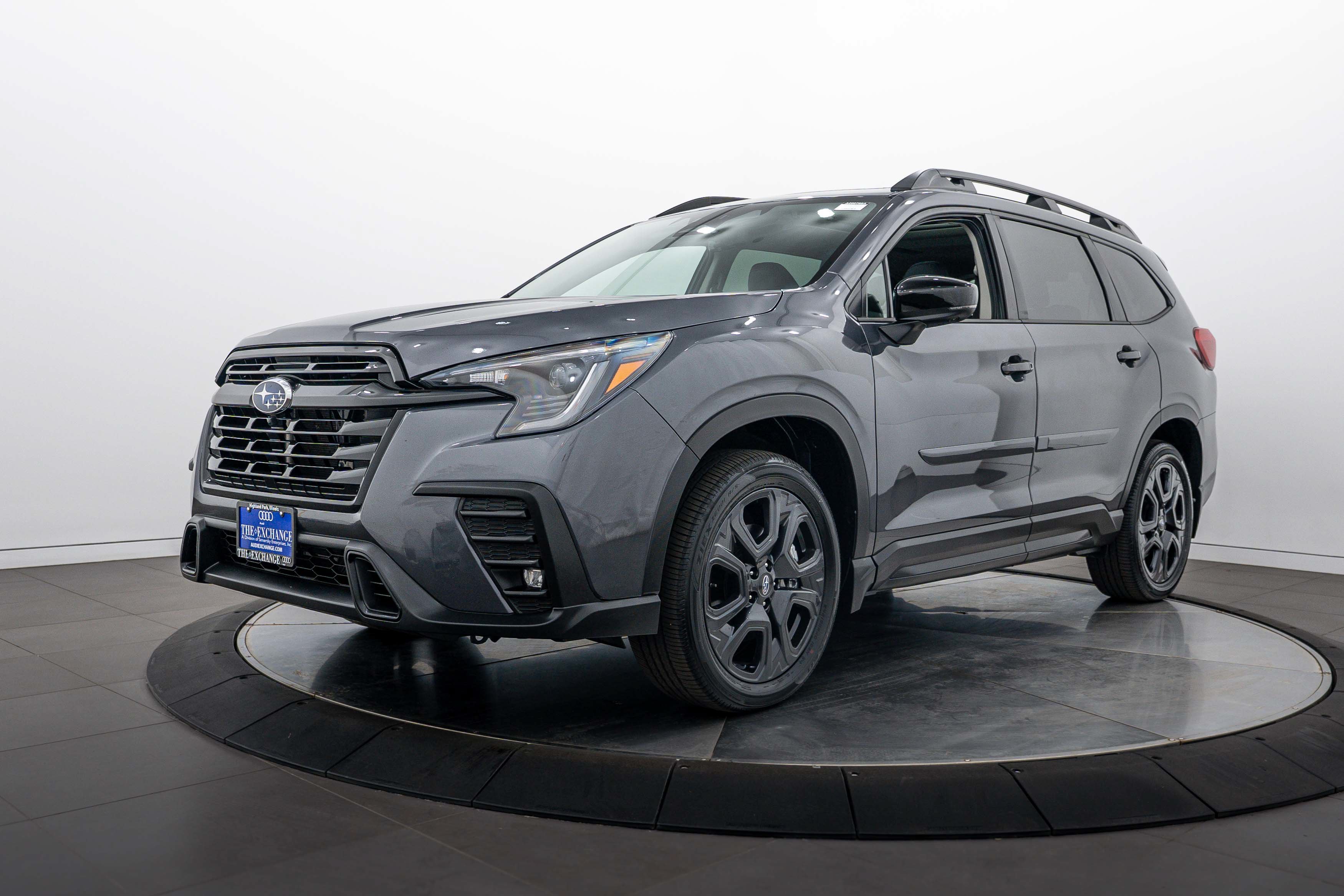 Used 2025 Magnetite Gray Metallic Subaru Onyx Edition Touring image 7